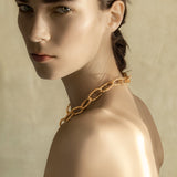 modella con girocollo a catena ellipse chains & ropes, con maglia ovale placcato oro giallo